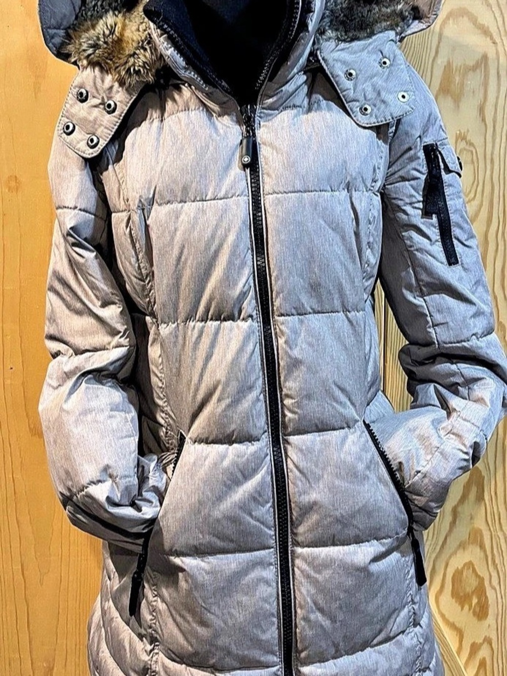 HFX Performance Apparel Fur-Trim Puffer Coat in beige Size Medium